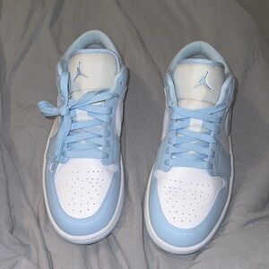 Women’s air Jordan 1 Low ‘Ice Blue’ Size 9.5. Great condition